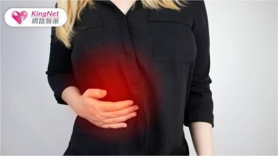 心窩下或右上腹疼痛恐為急性膽囊炎！急性膽囊炎治療與飲食建議